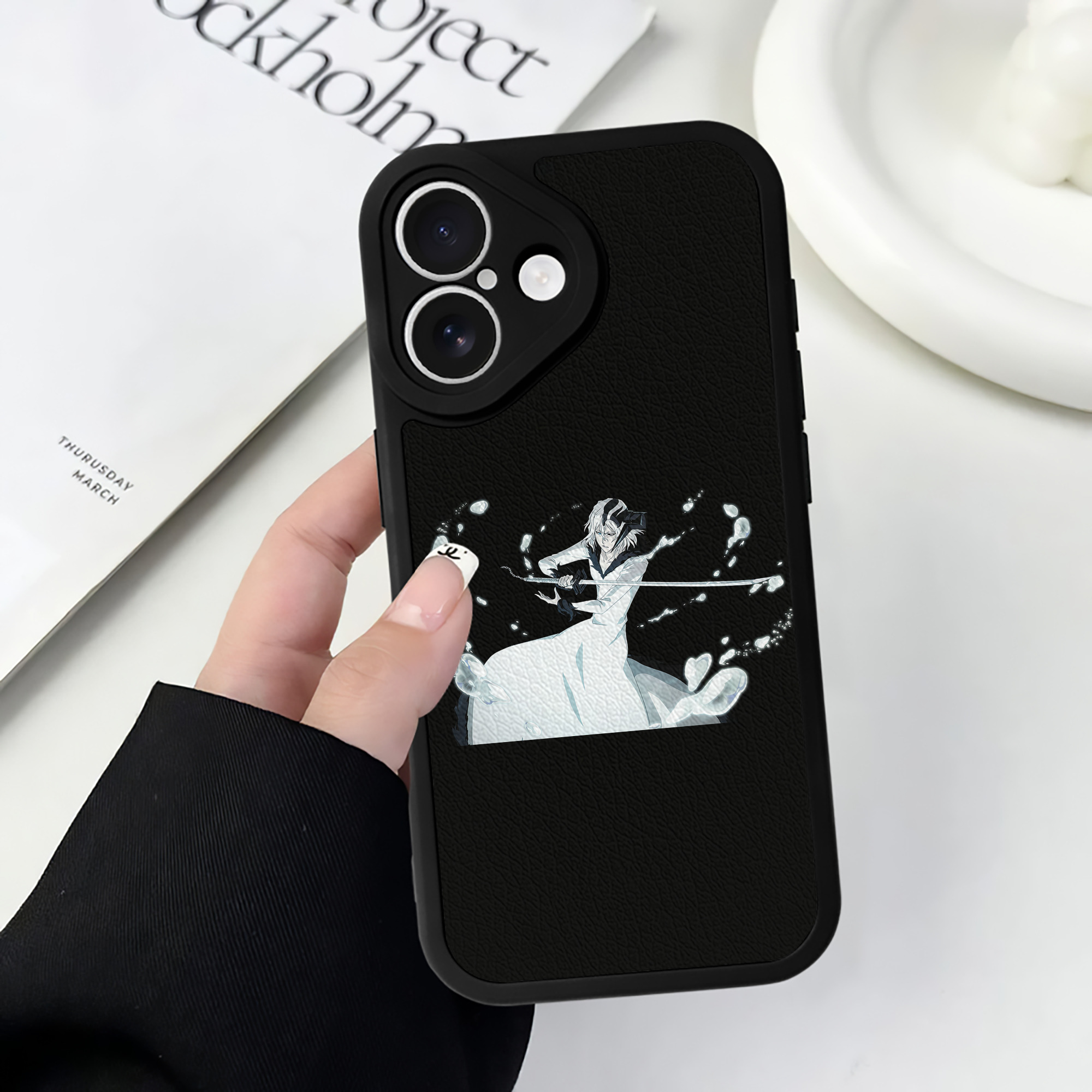 ブリーチ 黒崎一護（くろさき いちご）BLEACH Kurosaki Ichigo 【iPhone 16シリーズ対応】シリコンスマホケース（レザー調） 材質：シリコン